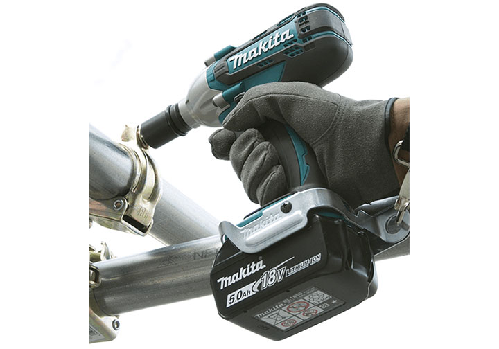 18V Máy siết bu lông dùng pin Makita DTW190SFX7 18V Máy siết bu lông dùng pin Makita DTW190SFX7