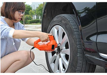 Bộ dụng cụ nâng xe hơi dùng điện acquy Bộ dụng cụ nâng xe hơi dùng điện acquy